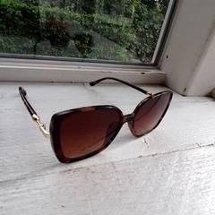 Des lunettes de soleil Bruin gemêleerd, a été signalé par DierenPark Amersfoort utilisant iLost