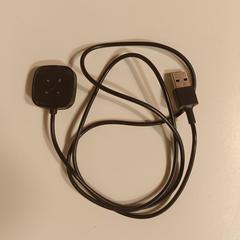 Töltő kábel Black, amint azt Room Mate Bruno az iLost segítségével jelentette.