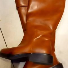 Bottes, a été signalé par Leonardo Royal Hotel Amsterdam utilisant iLost