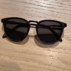 Sunglasses, as reported by Poppodium 013 using iLost