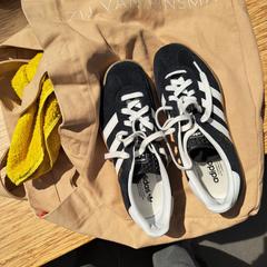 Bossa tas met sportschoenen, segons ha informat Gemeente Zeist mitjançant iLost