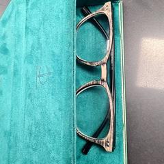 Brillenkoker met bril, zoals gemeld door TU/e - Receptie Vertigo met iLost