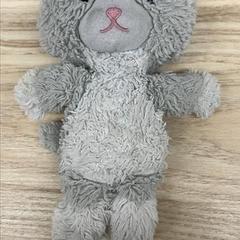 Toy 灰しろ色のぬいぐるみ، كما تم الإبلاغ عنه بواسطة IKEA前橋 عبر iLost