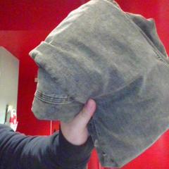 Jeans grey, a été signalé par MEININGER Hotel Roma Termini utilisant iLost