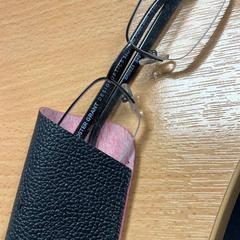 Glasögonfodral med glasögon black, rapporterat av Sheraton Brussels Airport Hotel med iLost