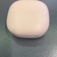 Earphones redmi, gemeldet von Eindhoven Airport über iLost