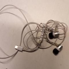 Sluchátko, jak nahlášeno Qbuzz ZHN pomocí iLost