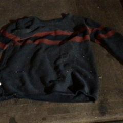 Pull Blauw met rode strepen, a été signalé par De Heeren van Aemstel utilisant iLost