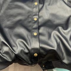 Giacca, come riportato da Rotterdam The Hague Airport utilizzando iLost