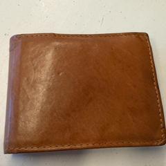 Plånbok De beu, rapporterat av HTM med iLost