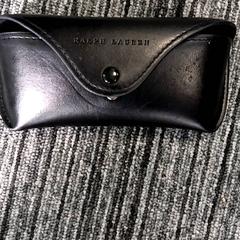 Etui à lunettes avec lunettes, a été signalé par Arriva Vechtdallijnen utilisant iLost