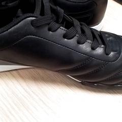 Sneakers Zwart, as reported by Qbuzz Fryslân using iLost