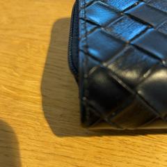 Billetera wallet, ha sido reportado por Designer Outlet Roermond con iLost