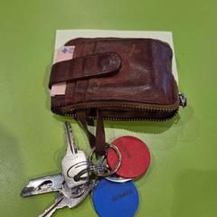Pouzdro na klíče s klíči bruin leer met  Laarman, jak nahlášeno Gemeente Hardenberg pomocí iLost