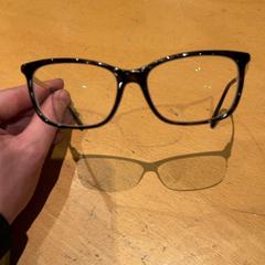 Lentes, segundo informou Pathé Ede usando iLost