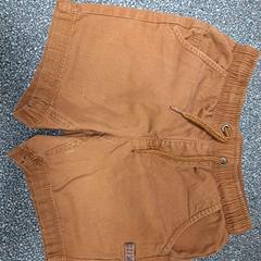 Pantaloncini, come riportato da Centraal magazijn utilizzando iLost