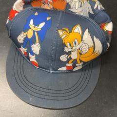 Boné donkerblauw met Sonic figuren, como reportado por IKEA Amersfoort utilizando o iLost