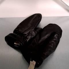 Vante utan fingrar Svart, rapporterat av Keolis Lund med iLost