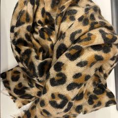 Scarf Leopard print, zoals gemeld door BANKS Antwerp met iLost