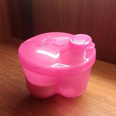 Babacuccok Pink plastic container, amint azt BOAT&CO az iLost segítségével jelentette.