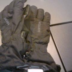 إكسسوارات الملابس، كما تم الإبلاغ عنه بواسطة SnowWorld Landgraaf عبر iLost