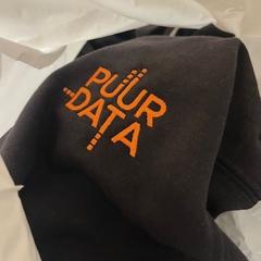 Svetr zwart, jak nahlášeno Van der Valk Hotel Veenendaal pomocí iLost