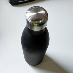 Botella para beber, segundo informou Centraal magazijn usando iLost