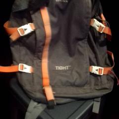 Sac à dos Grijs/ Oranje, a été signalé par TivoliVredenburg utilisant iLost