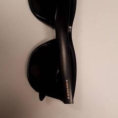 Des lunettes de soleil Preto, a été signalé par IKEA Loulé utilisant iLost