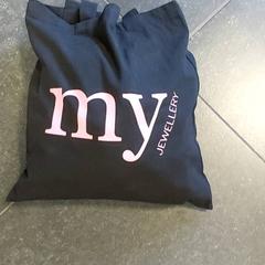 Táska - Zwart handtas, amint azt Centraal magazijn az iLost segítségével jelentette.