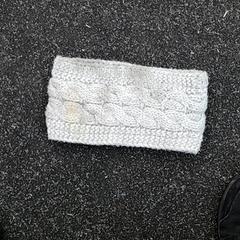 Nekwarmer Grijs gevlochten, zoals gemeld door Schaatsbaan Rotterdam met iLost