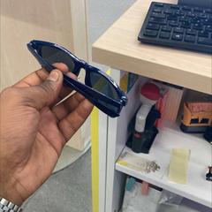 Lunette de soleil Lunette de soleil bleu foncé., jak nahlášeno IKEA Marseille La Valentine pomocí iLost