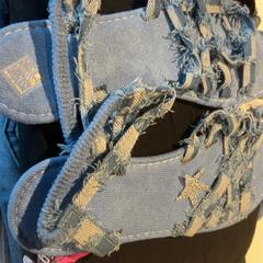 Sandal & Clothes, as reported by Inntel Hotels Amsterdam Landmark using iLost