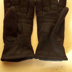 Handschoenen zwart がiLostで Centraal magazijn によって報告されました