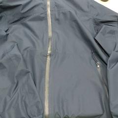 衣類 Jas がiLostで Regio Limburg - Leuven によって報告されました