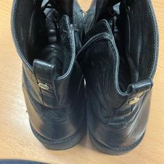 Botas, ha sido reportado por Sheraton Brussels Airport Hotel con iLost