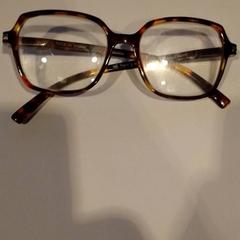 Óculos, como reportado por TivoliVredenburg utilizando o iLost