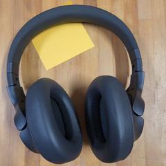 Fejhallgató headphones, amint azt Bolognalaan 101 az iLost segítségével jelentette.