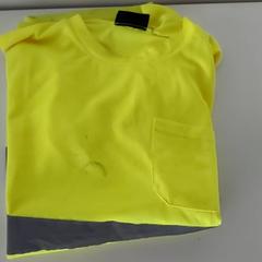 Roupa - Tshirt, segundo informou Regio Limburg - Leuven usando iLost
