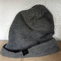 Bonnet Grijs, a été signalé par Qbuzz GD Groningen Peizerweg utilisant iLost