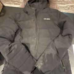 Dzseki, amint azt Van der Valk Hotel Amsterdam-Amstel az iLost segítségével jelentette.