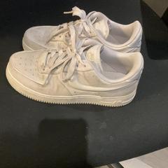 Zapato, ha sido reportado por Van der Valk Hotel Heerlen con iLost