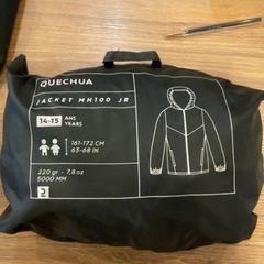 Pantalones de lluvia manteau pluie, ha sido reportado por MEININGER Hotel Marseille Centre la Joliette con iLost