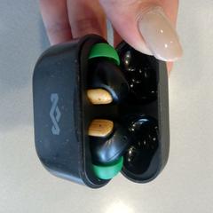 Earplug holder Zwart groene oordoppen, as reported by TU/e - Receptie Helix using iLost