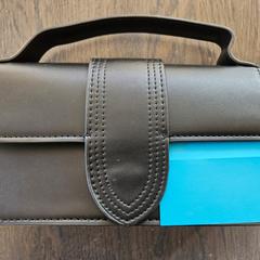 Zwart handtasje, jak bylo nahlášeno na iLost