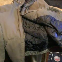 Jacket Legerachtig groen, as reported by Café Leentje using iLost