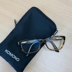 Brillenkoker met bril, zoals gemeld door Schönbrunn "Group Center" met iLost