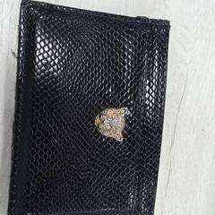 محفظة، كما تم الإبلاغ عنه بواسطة محطة الرياض (الرياض) عبر iLost