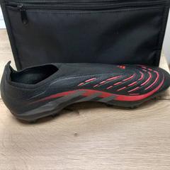 Tasje met voetbalschoenen, segons ha informat Pouw Vervoer mitjançant iLost