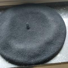 Kleding - Baret zwart, zoals gemeld door Regio Oost-Vlaanderen met iLost